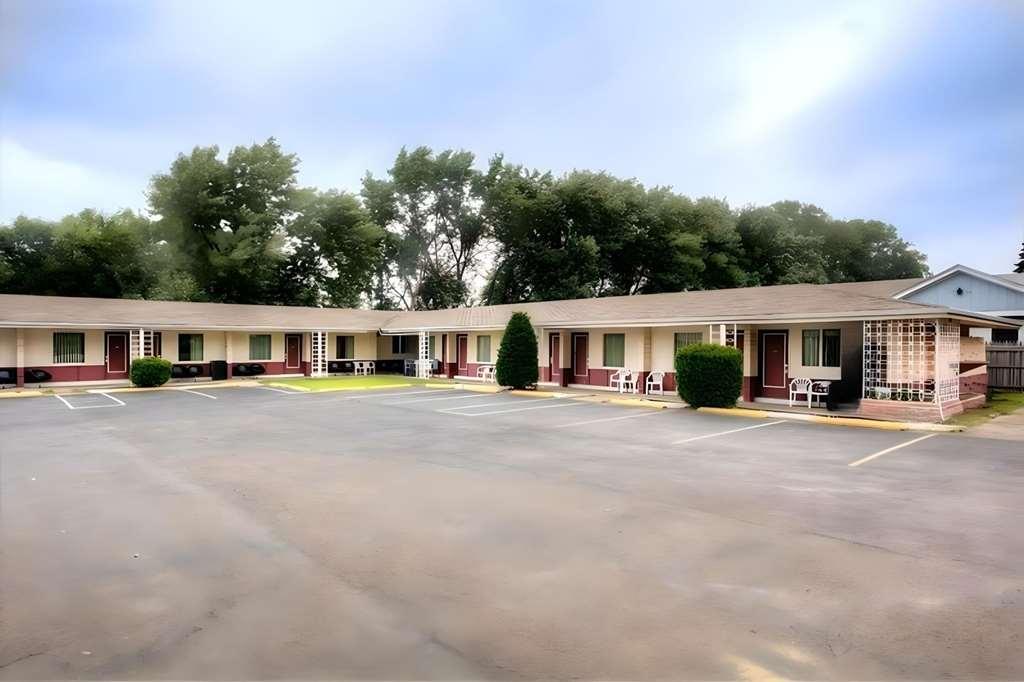 Rodeway Inn Erie Exterior photo